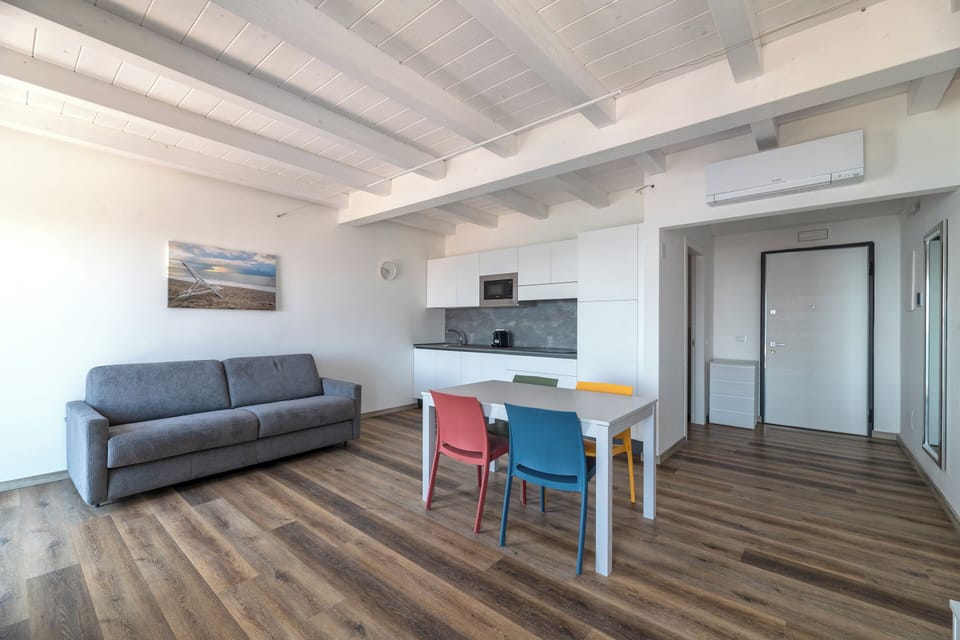 Studio | Living area | Flat-screen TV