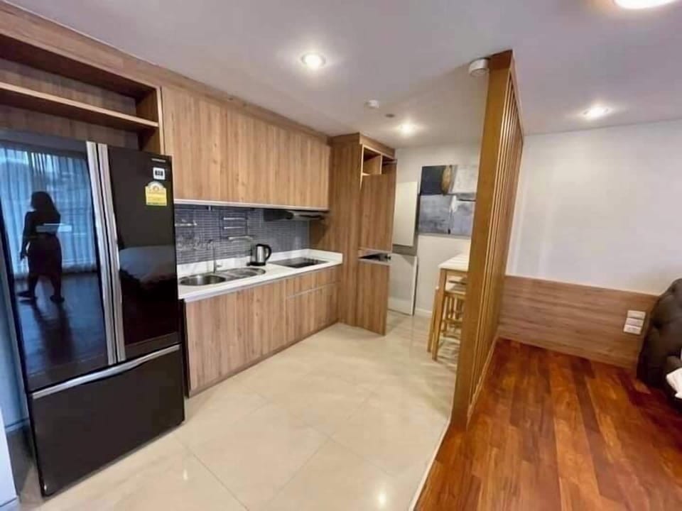 Fridge, microwave, oven