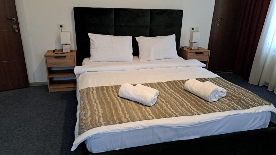 Deluxe Double Room | Individually decorated, desk, soundproofing, free WiFi