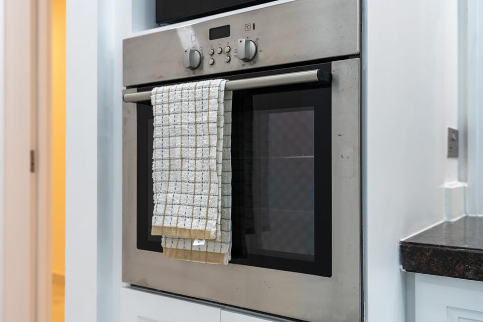 Elite Apartment, Balcony, City View | Private kitchen | Fridge, microwave, oven, dishwasher