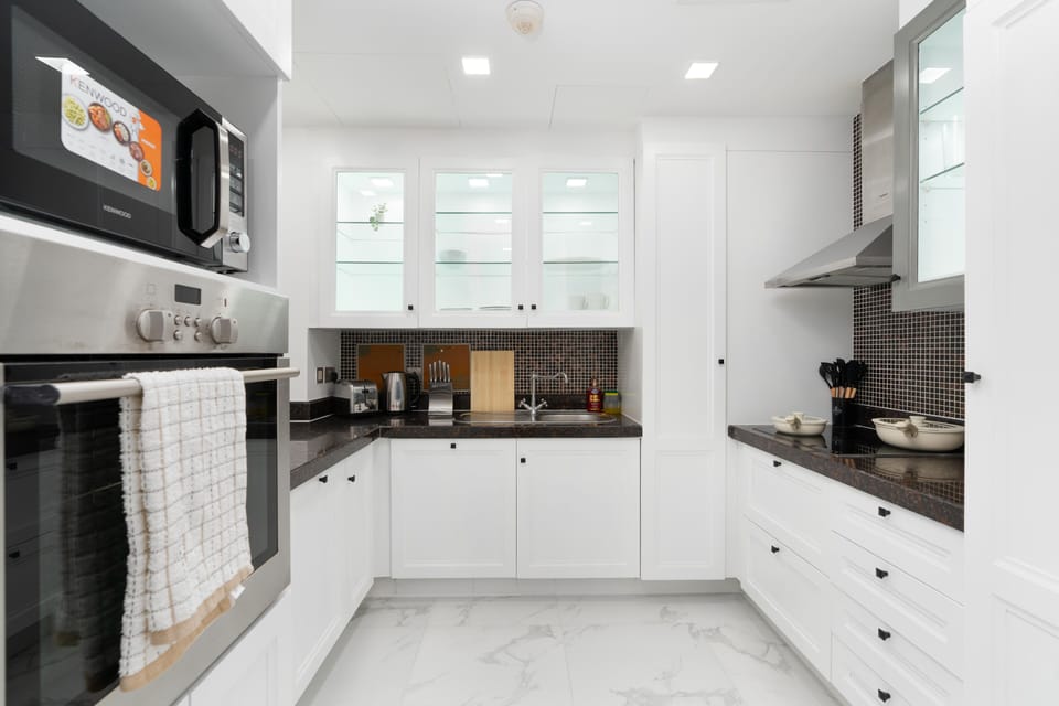 Elite Apartment, Balcony, City View | Private kitchen | Fridge, microwave, oven, dishwasher