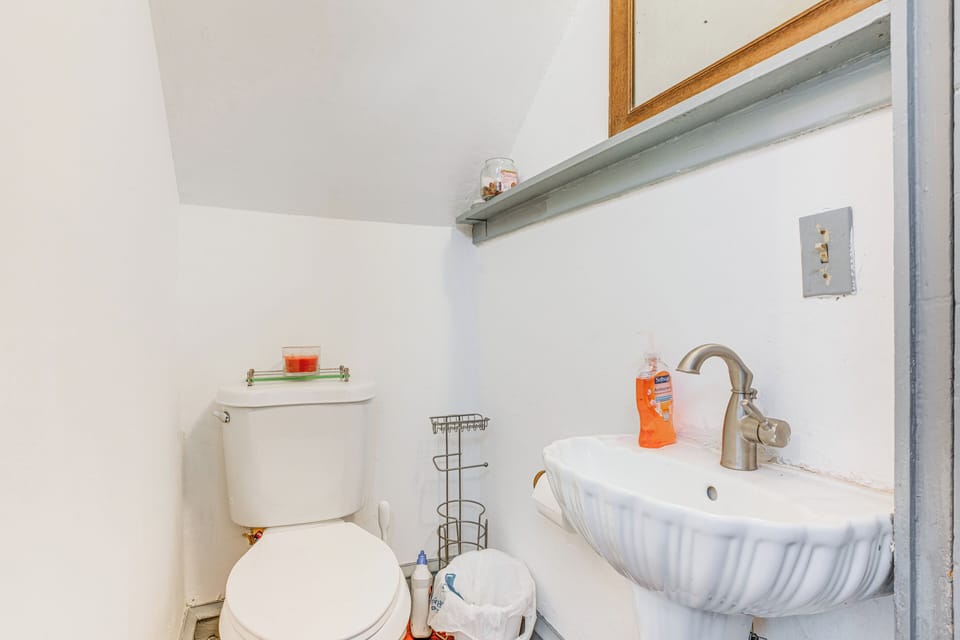 Experience a 17th-century Spring Manor Cottage in Pennsylvania