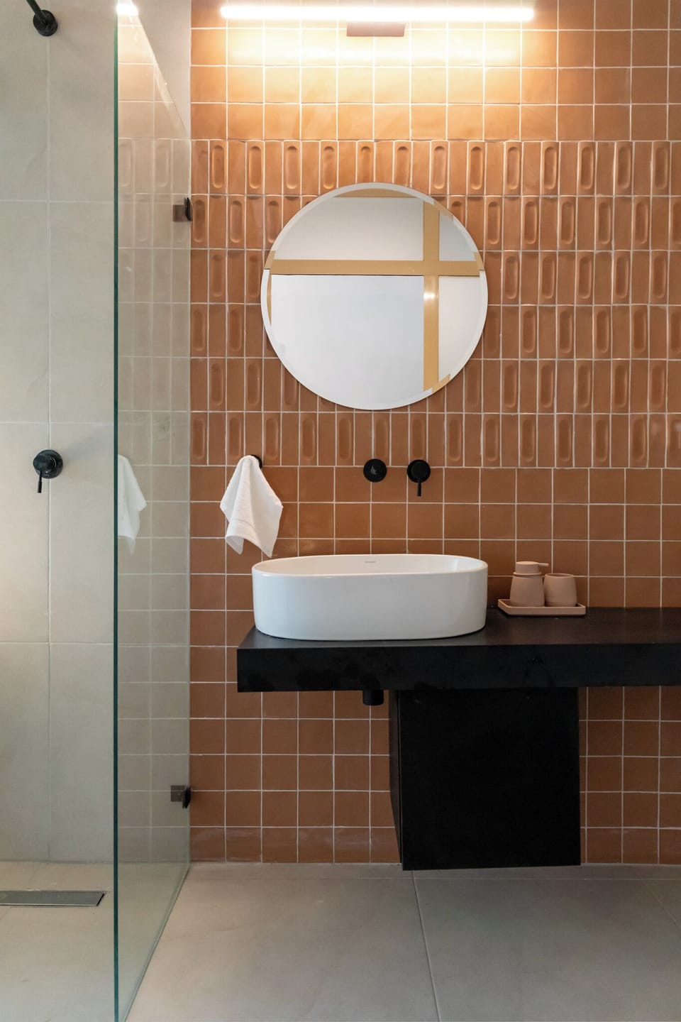Carmel Deluxe With Balcony | Bathroom | Shower, free toiletries, hair dryer, towels