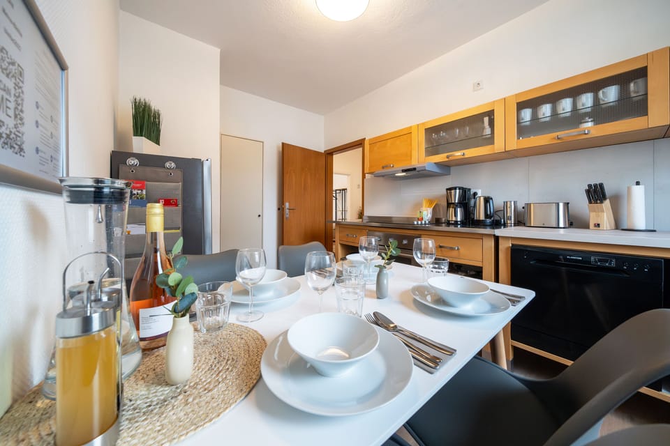 City Condo | Private kitchen | Fridge, oven, stovetop, dishwasher