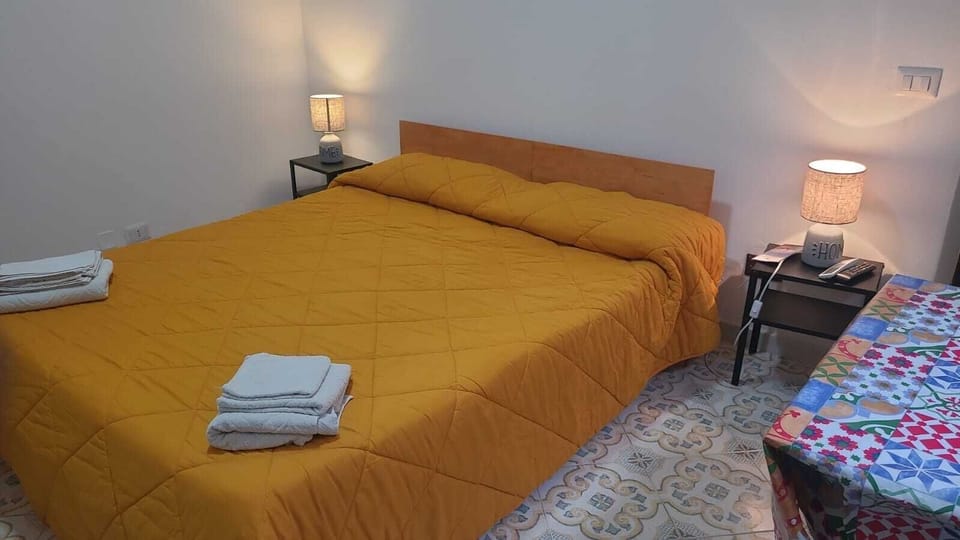 Traditional Double Room, Garden View | Down comforters, free WiFi