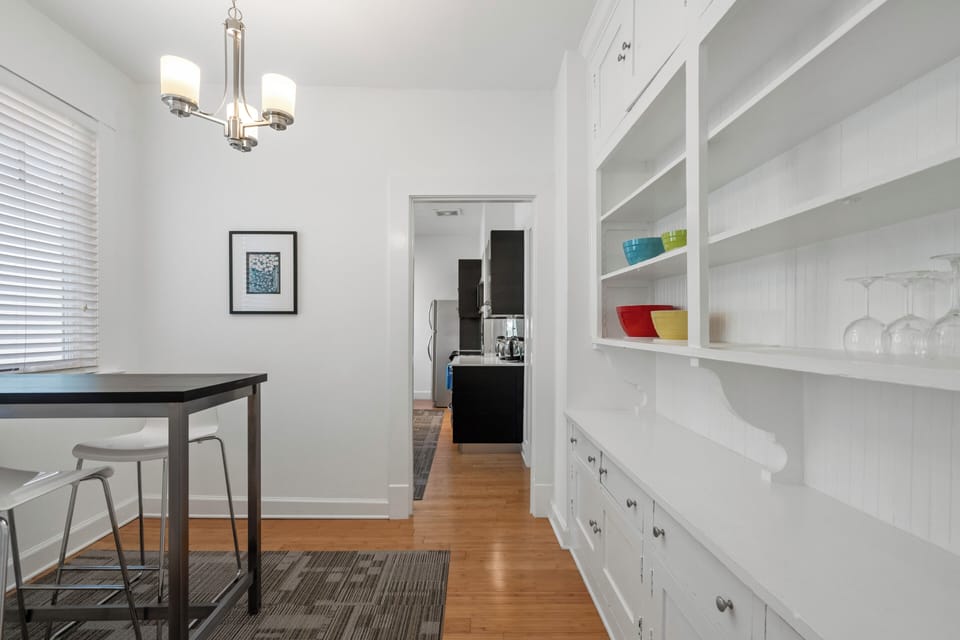 Deluxe Apartment | Private kitchen | Full-size fridge, microwave, oven, stovetop