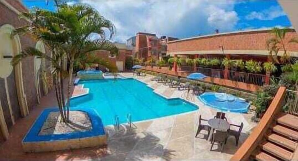 2 outdoor pools