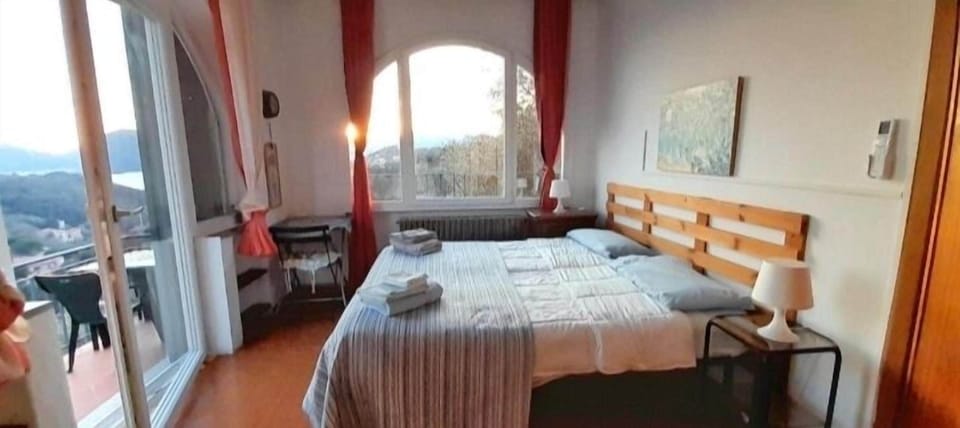Room | 1 bedroom, premium bedding, down comforters, desk