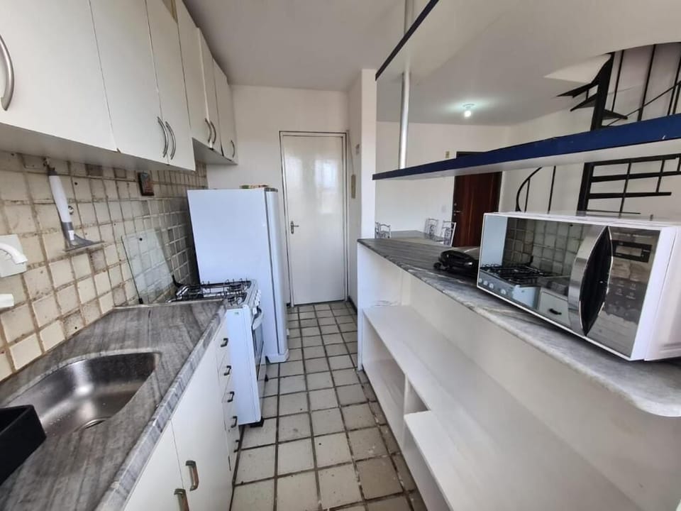 Basic Apartment | Private kitchen | Fridge, microwave, oven, blender