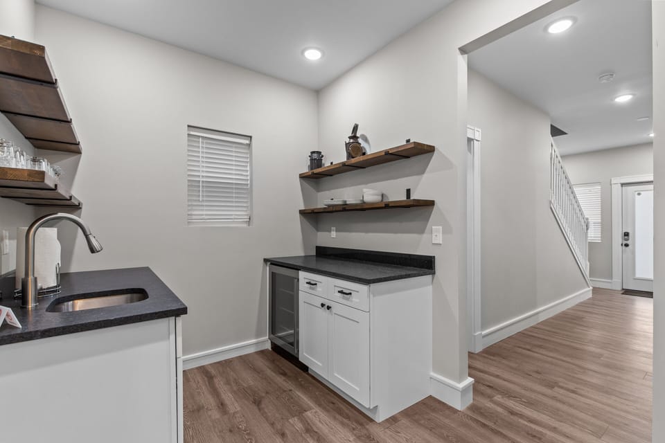 House, Multiple Beds, Patio, City View ((#19) 3323 Vista Ave) | Private kitchen