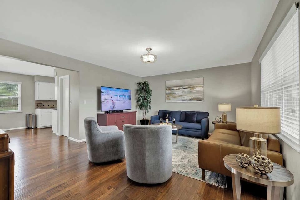 Cottage, Multiple Beds, Hot Tub, City View (504 Cora St.) | Living area