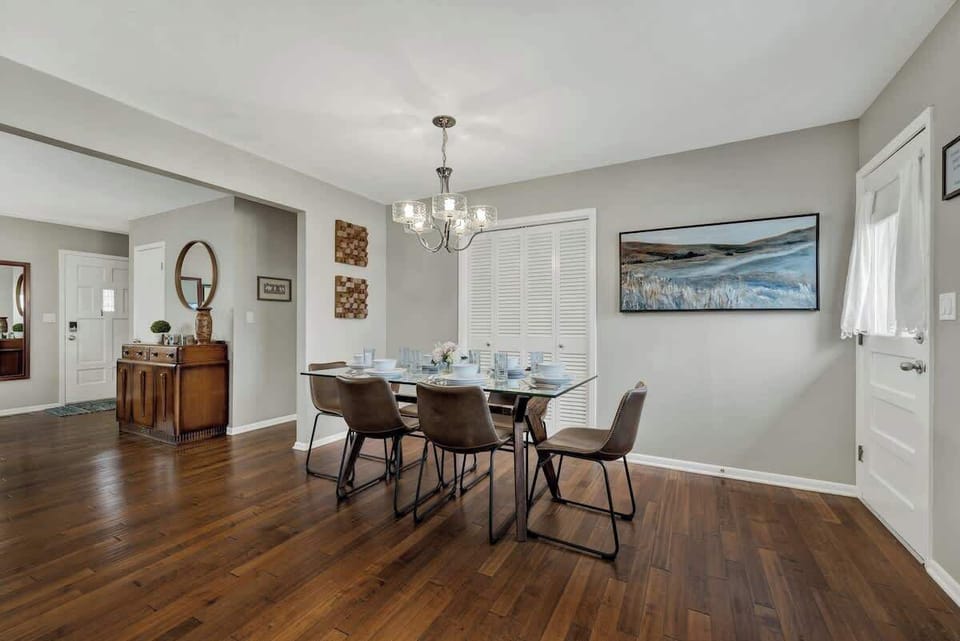 Cottage, Multiple Beds, Hot Tub, City View (504 Cora St.) | Dining
