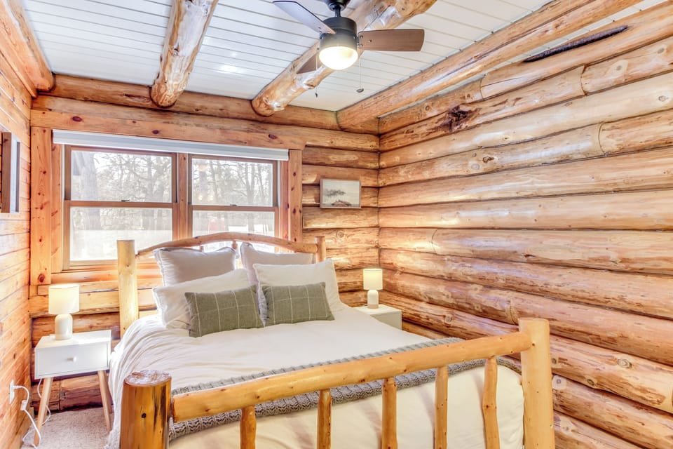Lakefront Park Rapids Cabin w/ Decks & Boat Dock! Cottage in Park Rapids