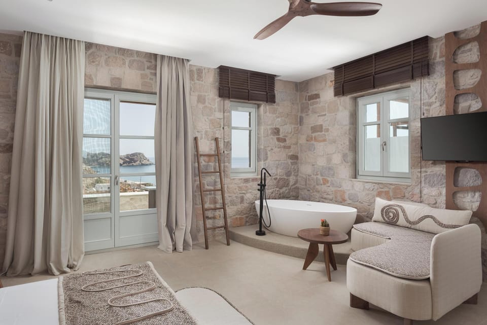 Exclusive Room | Egyptian cotton sheets, premium bedding, memory foam beds, in-room safe