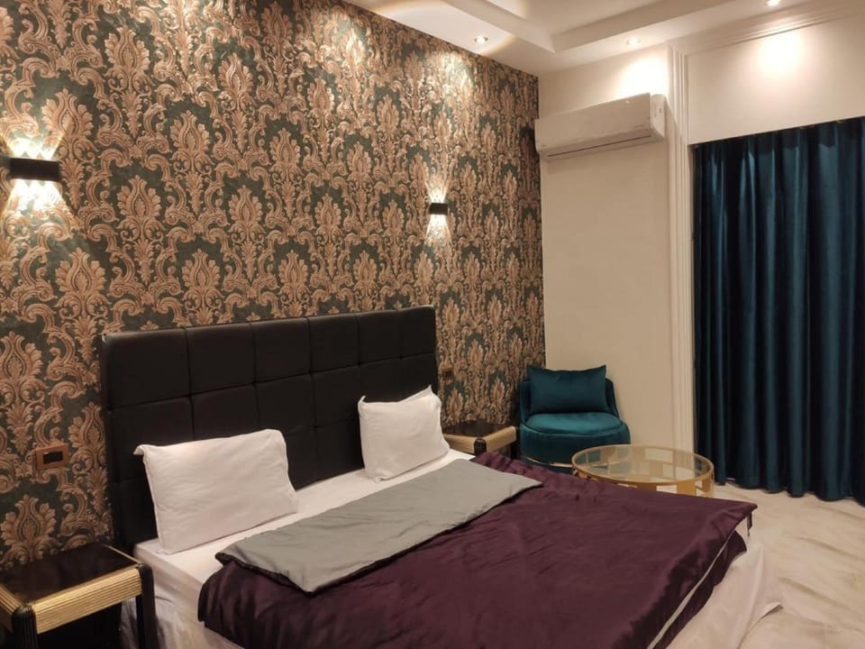 Double or Twin Room, Private Bathroom | Soundproofing, free WiFi