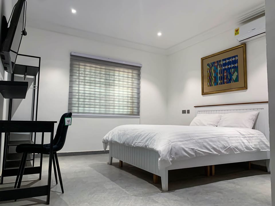 Standard Room | Desk, WiFi (free), bed sheets