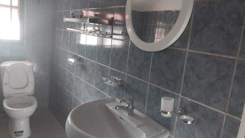 Deluxe Room | Bathroom | Free toiletries, slippers, towels, soap
