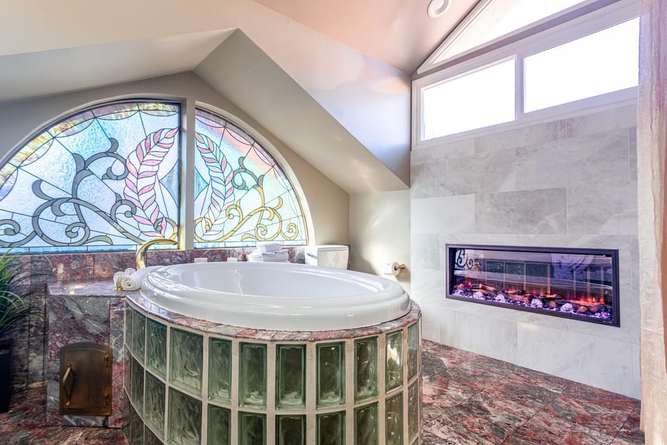 Happiness | Private spa tub