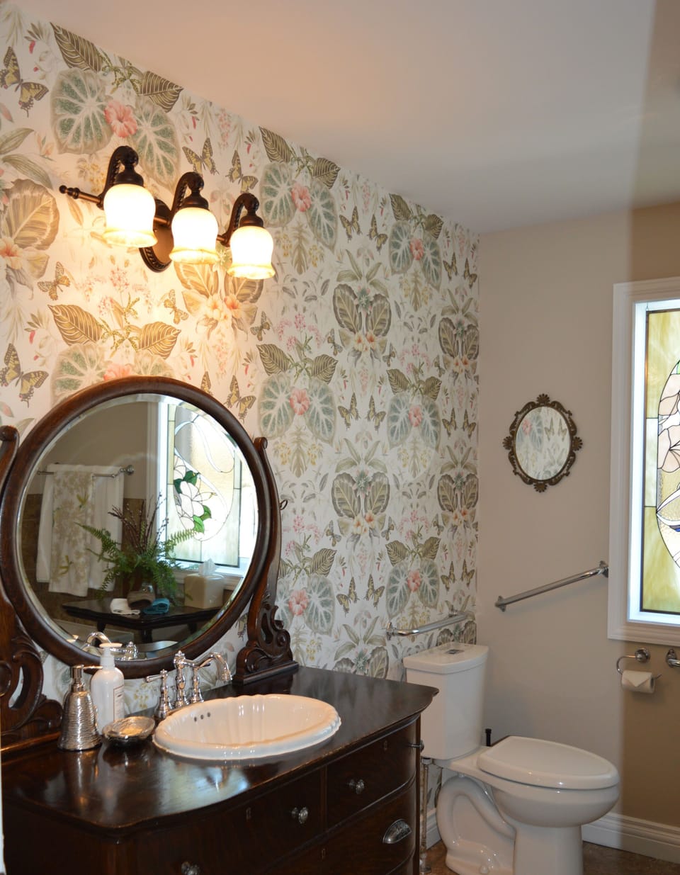 Separate tub and shower, deep soaking tub, free toiletries, hair dryer