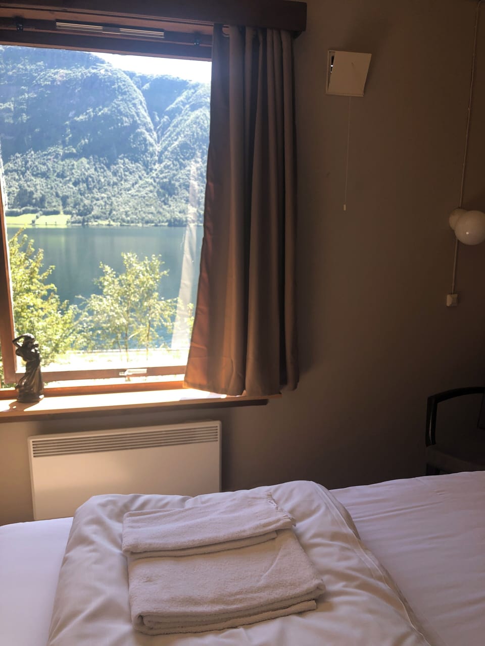 Free WiFi, bed sheets