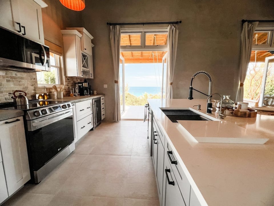 House, 3 Bedrooms | Private kitchen | Coffee/tea maker, fridge, oven, toaster