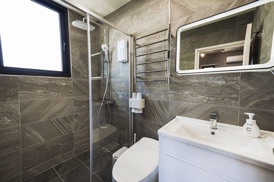 Shower, hydromassage showerhead, hair dryer, towels