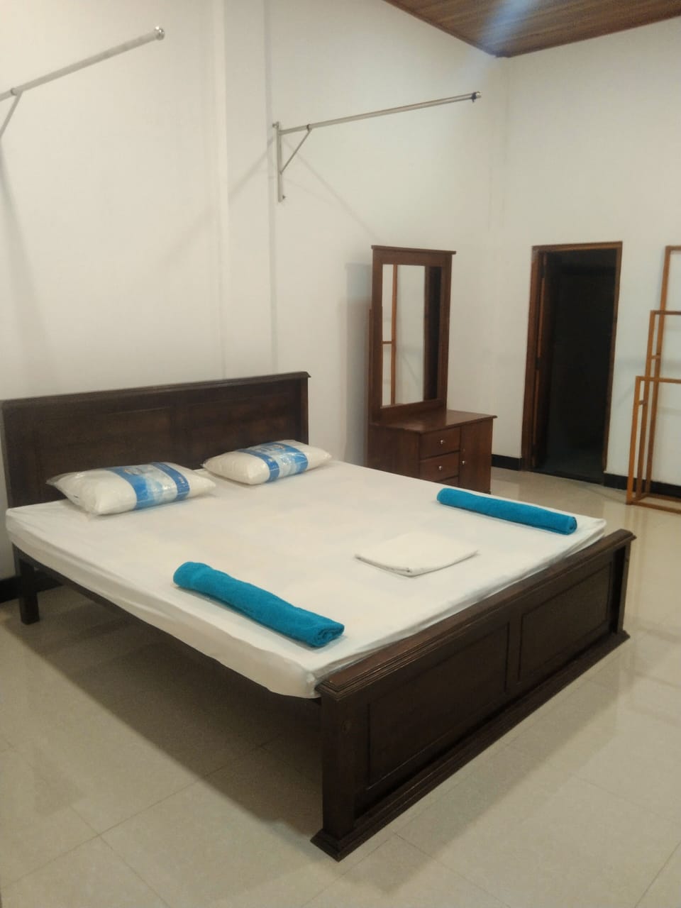 Deluxe Room, 1 King Bed | Soundproofing