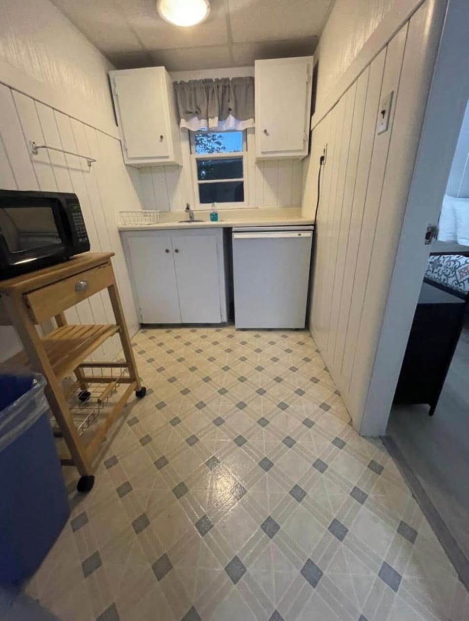 Apartment, 2 Bedrooms, Kitchenette | Private kitchen | Mini-fridge, microwave