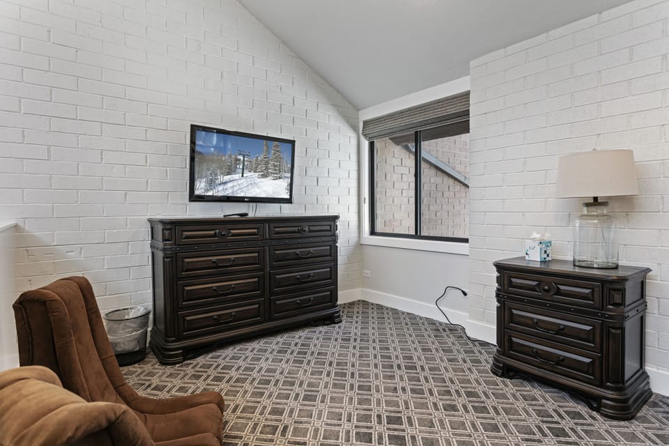 Deluxe Condo, Golf View | Laptop workspace, iron/ironing board, free WiFi, bed sheets