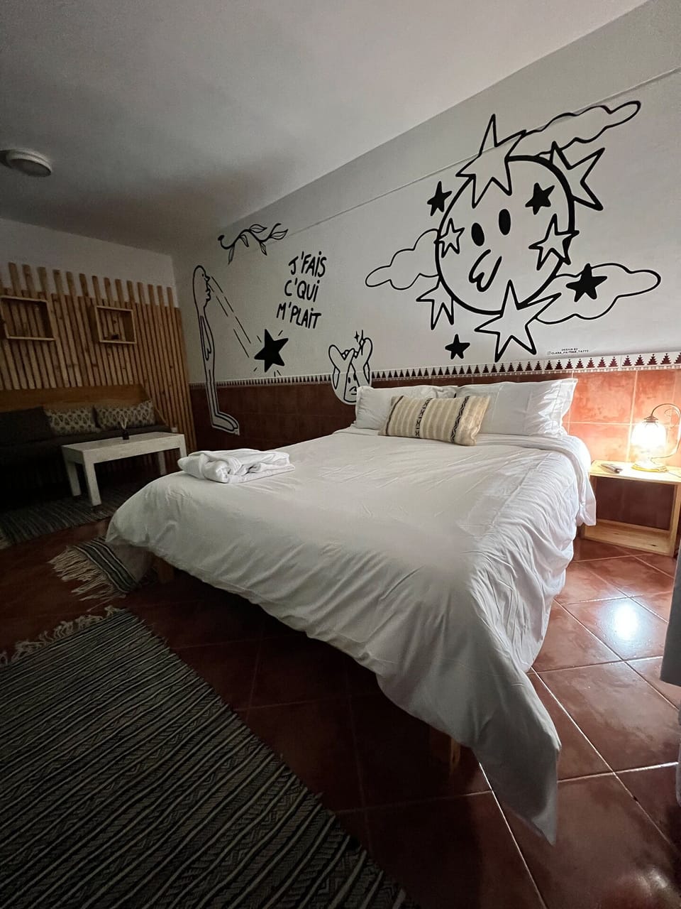 Signature Room | WiFi (free), individually decorated, individually furnished, bed sheets