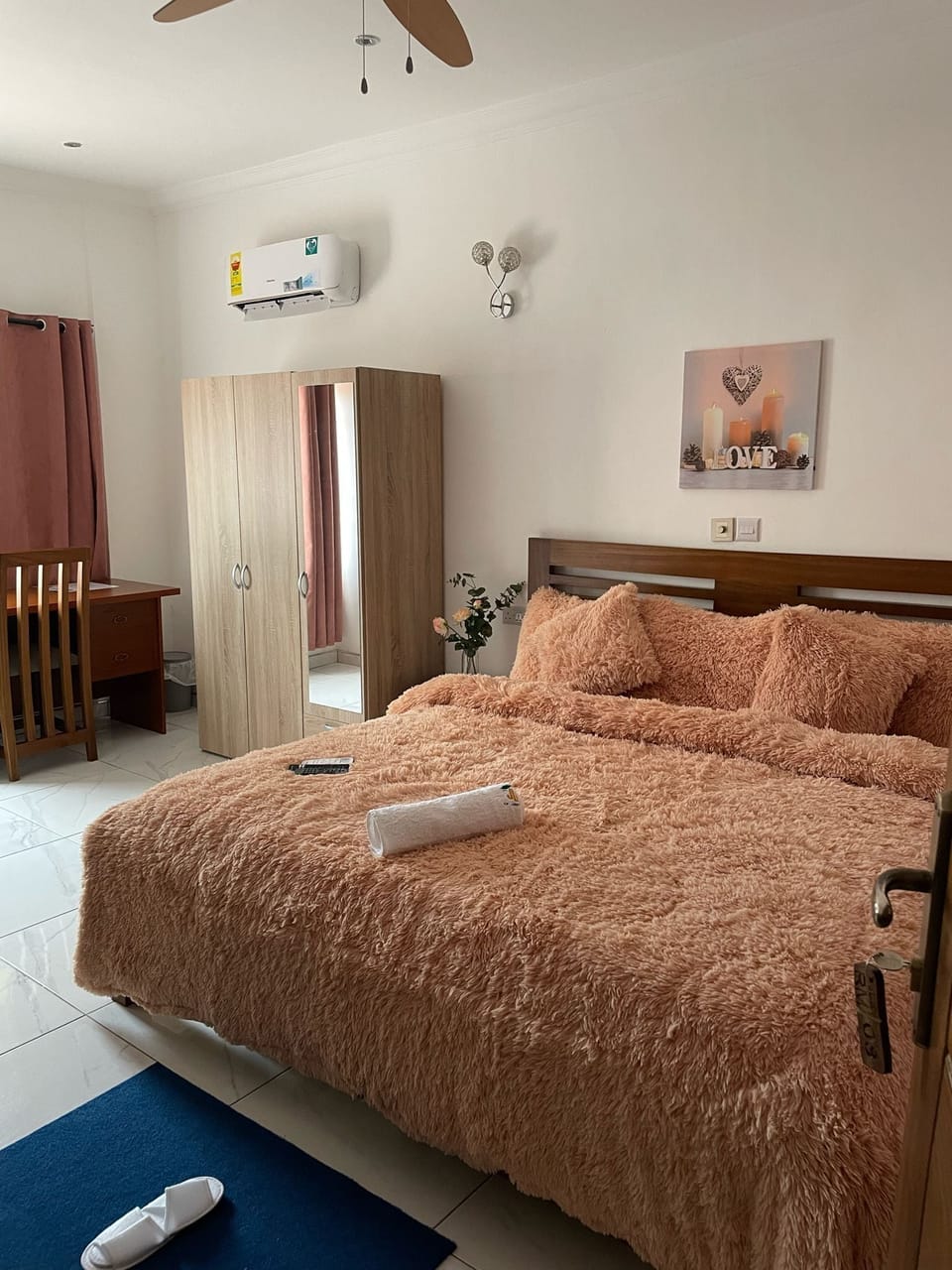 Deluxe Room, 1 Queen Bed | Minibar, desk, soundproofing, WiFi (free)