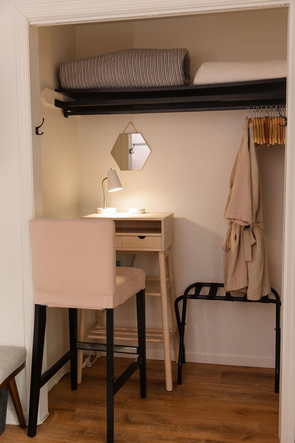 House | 3 bedrooms, desk