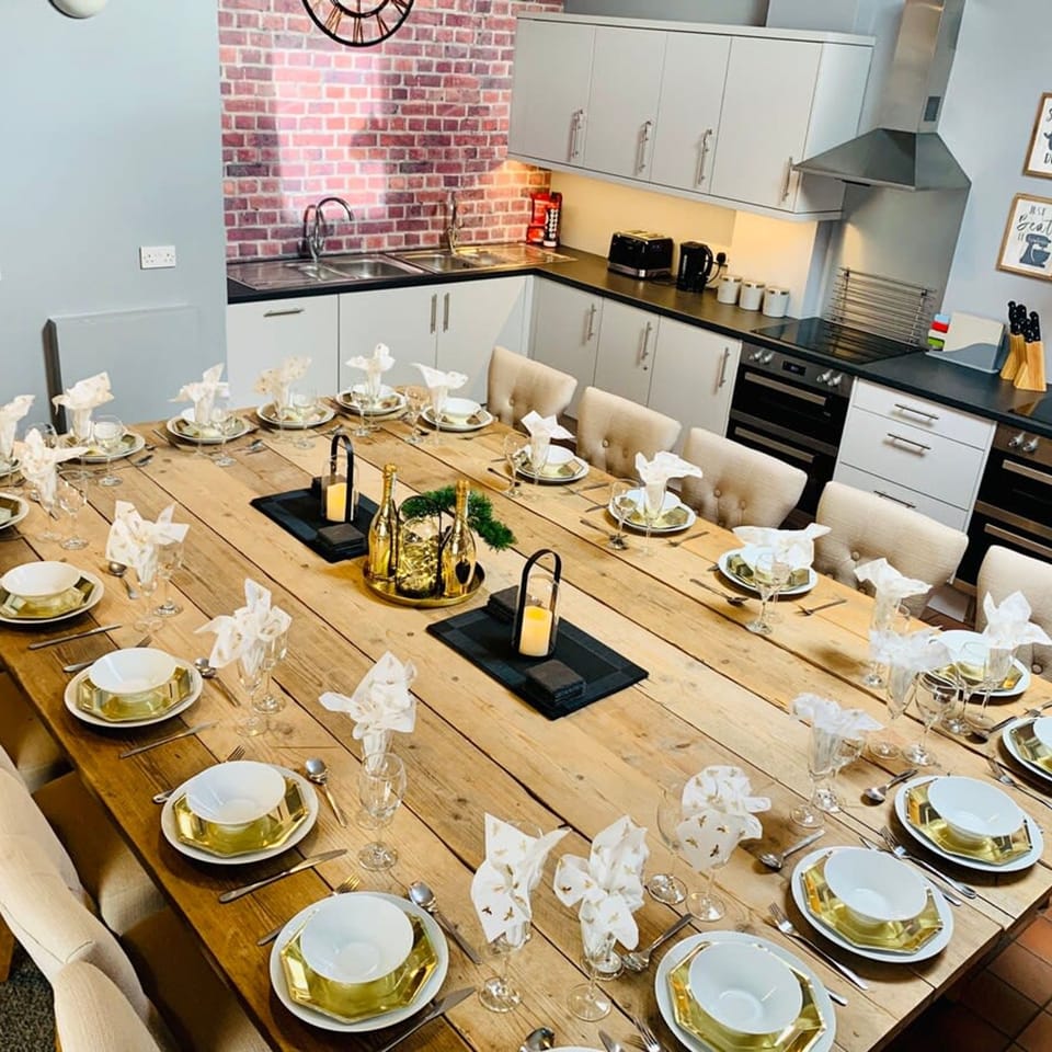 House | 9 bedrooms, desk, iron/ironing board