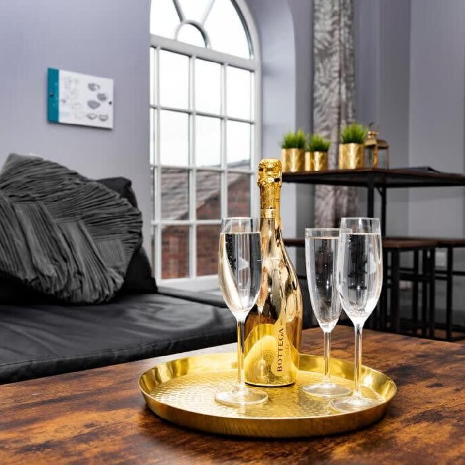 House | 6 bedrooms, soundproofing, iron/ironing board, Internet