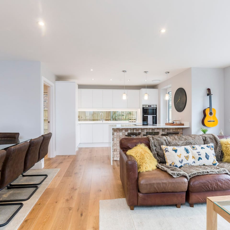 House | 4 bedrooms, desk, iron/ironing board, Internet
