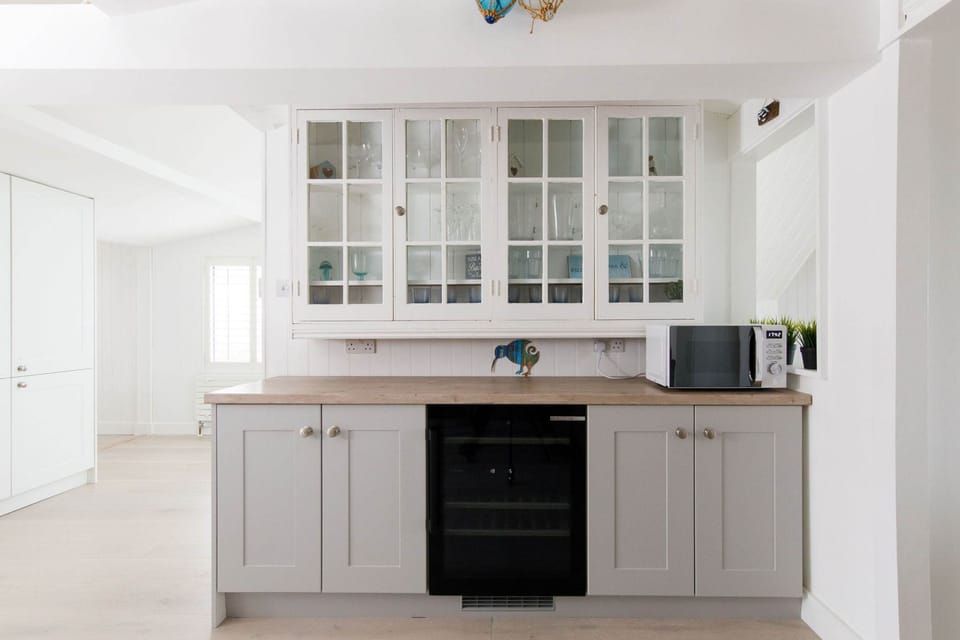 House | 4 bedrooms, desk, iron/ironing board, high-speed internet