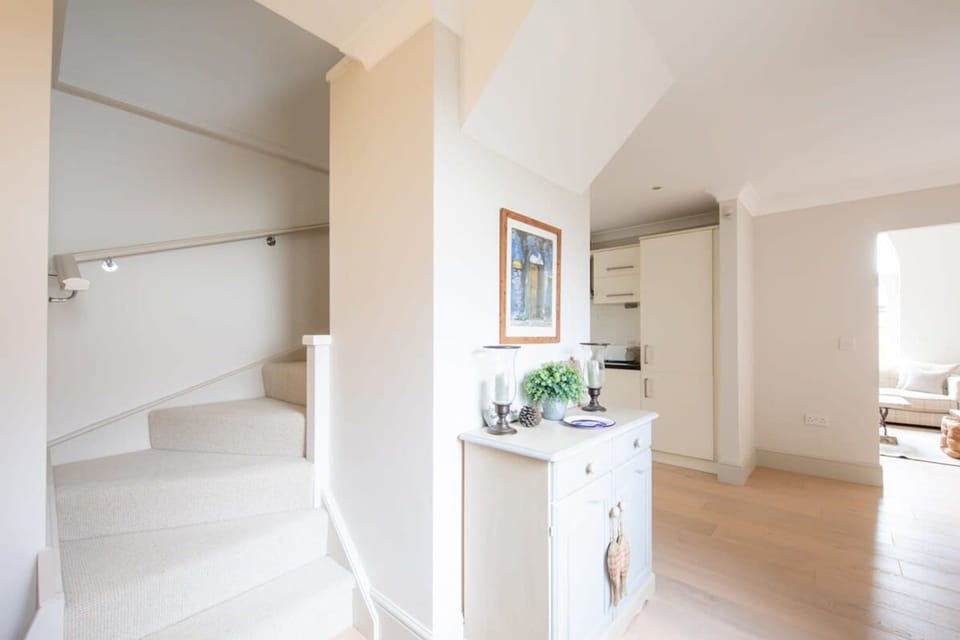 House | 3 bedrooms, desk, iron/ironing board, Internet