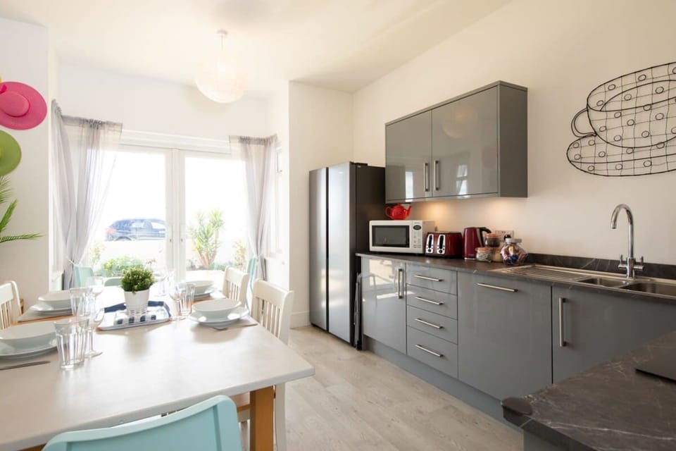 House | 4 bedrooms, iron/ironing board, Internet