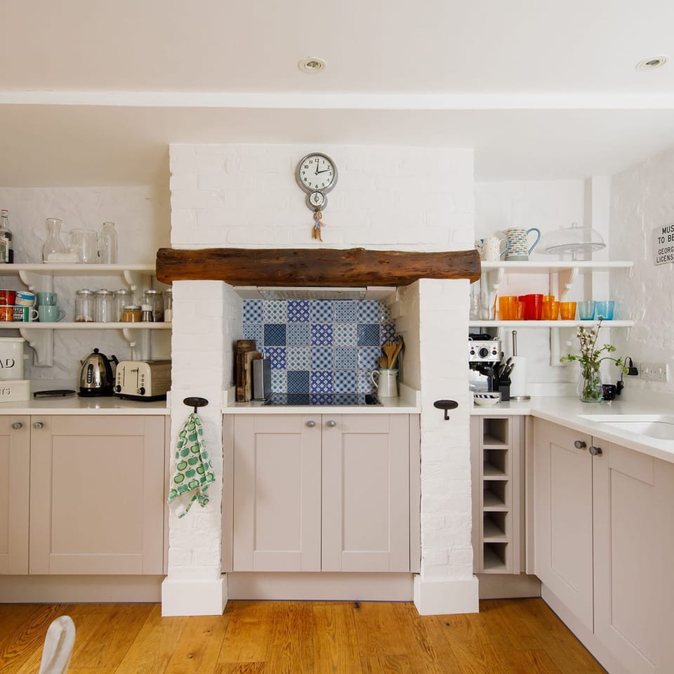 House | 4 bedrooms, iron/ironing board, Internet