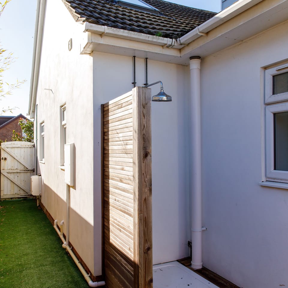 House | 4 bedrooms, iron/ironing board, Internet