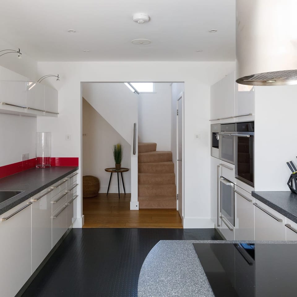 House | 5 bedrooms, iron/ironing board, Internet