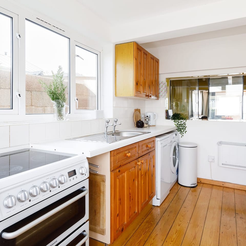 House | 3 bedrooms, desk, iron/ironing board, Internet