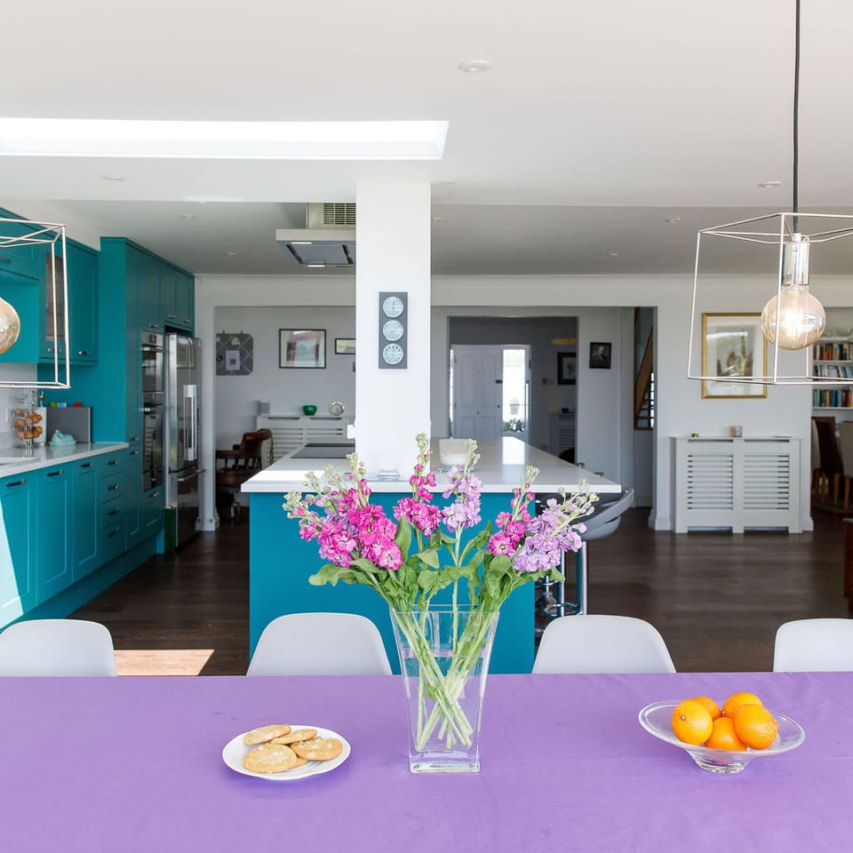 House | 4 bedrooms, desk, iron/ironing board, Internet