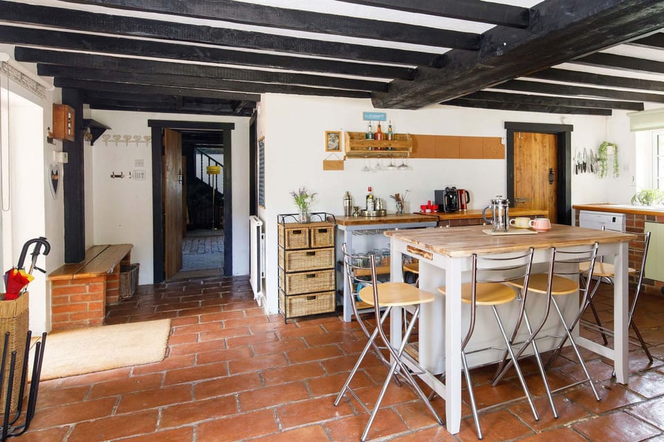 House | 5 bedrooms, iron/ironing board, Internet