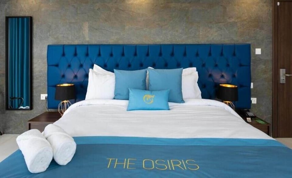 Basic Double or Twin Room | In-room safe, laptop workspace, blackout drapes, free WiFi