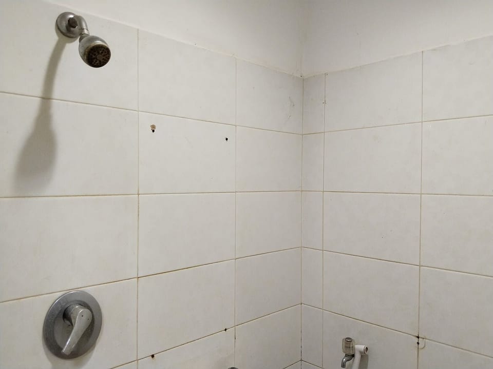 Standard Twin Room | Bathroom