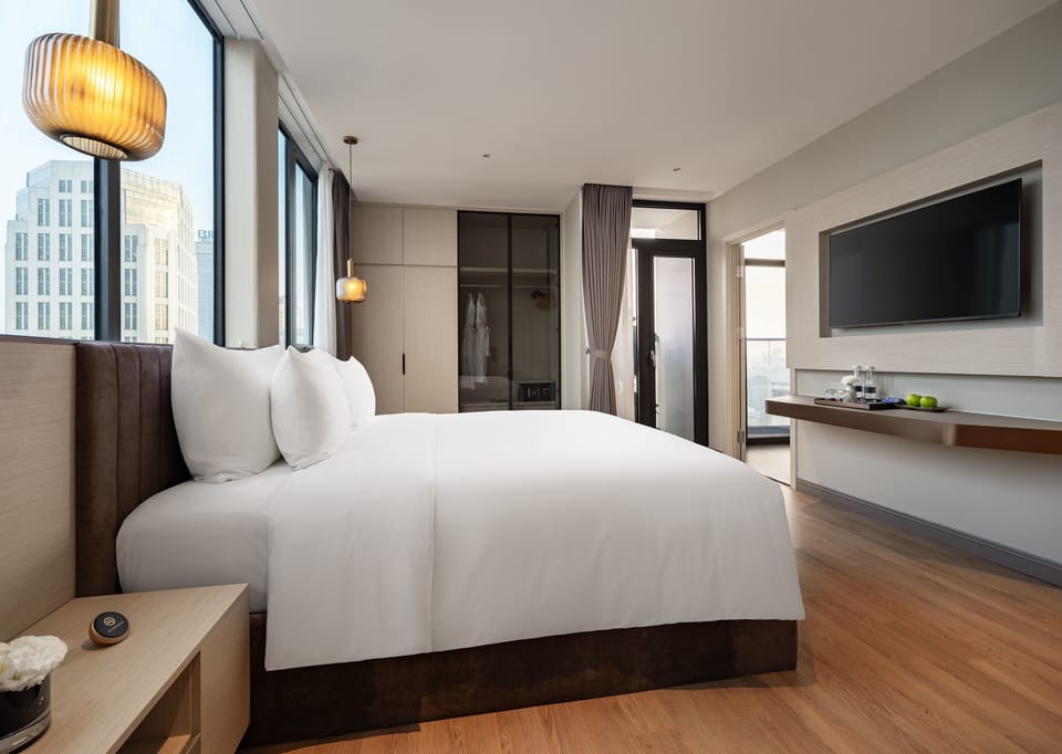 Panorama View Duplex Suite 2 Bedrooms | Minibar, in-room safe, desk, laptop workspace