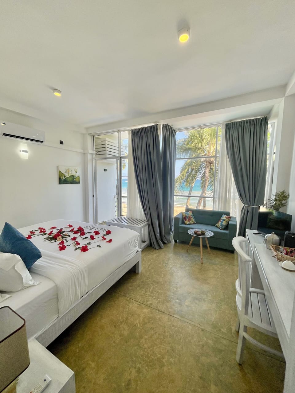 Deluxe Double Room, Balcony, Ocean View | Minibar, in-room safe, desk, laptop workspace
