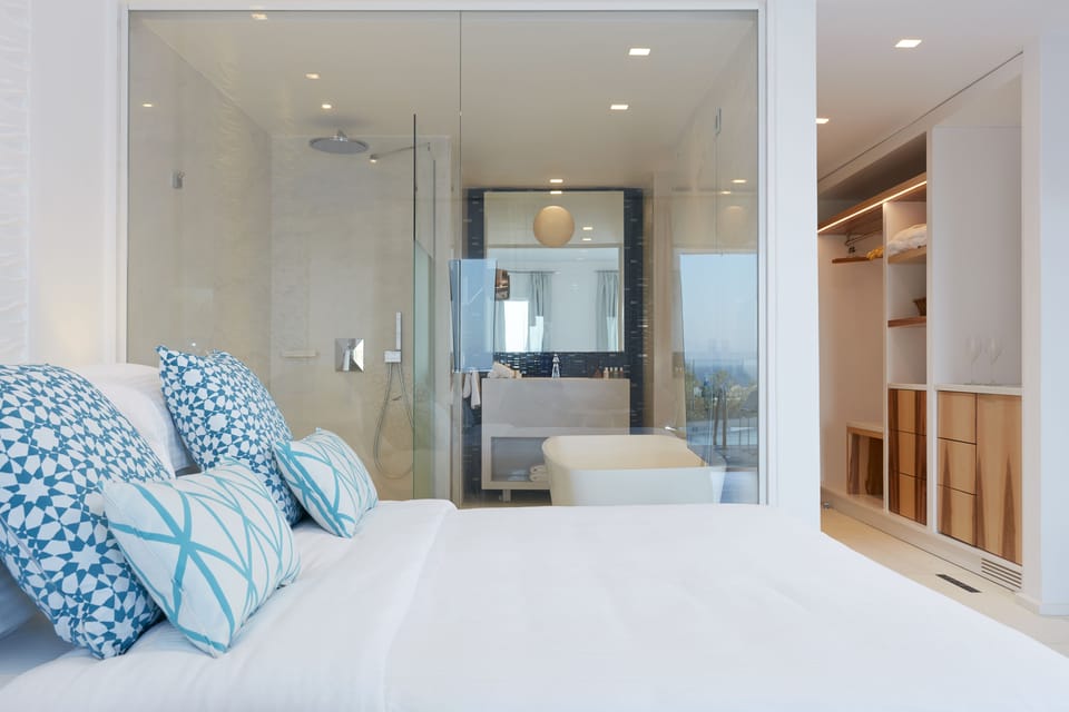 Premium bedding, pillowtop beds, minibar, in-room safe