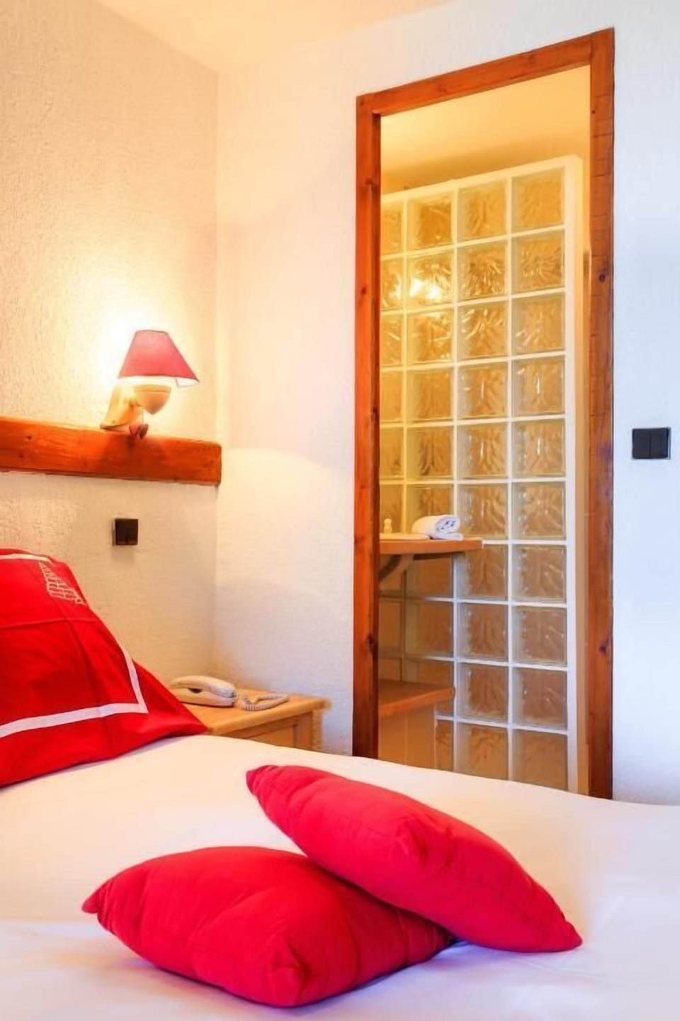 Single Room | Free cribs/infant beds, free WiFi, bed sheets